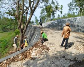 PROGRAM PEMBANGUNAN TALUD TELAH TERLAKSANA 80%