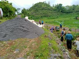 LURAH PUCANGANOM MONITORING PEKERJAAN JALAN