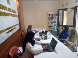 MAHASISWI UNIVERSITAS GUNUNGKIDUL MELAKSANAKAN PENELITIAN TUGAS AKHIR DI KALURAHAN PUCANGANOM